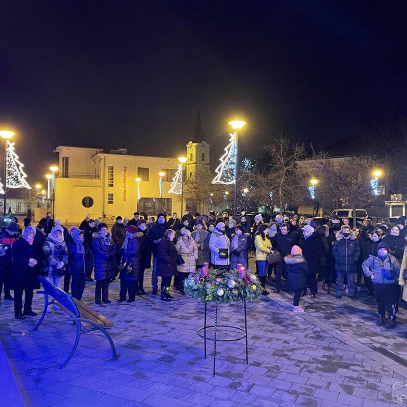 Fellobbant a szeretet lángja 30